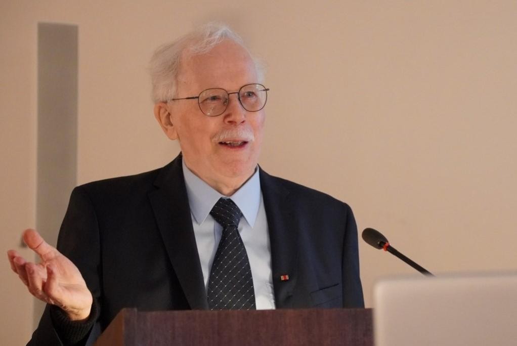 Porträt von Dr Hans Günter Brauch