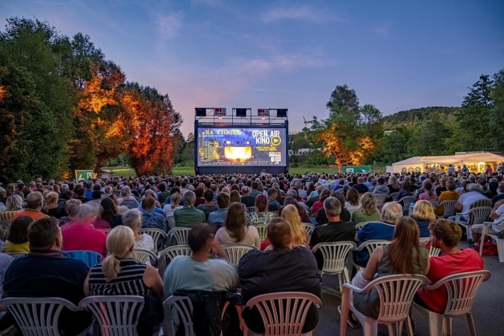 Kino-Magie unter Sternenhimmel: Das Mosbacher Open Air Kino im Großen Elzpark öffnet vom 12. bis 23. August 2026 seine Tore. Jetzt online Tickets sichern! ©Thomas Kottal