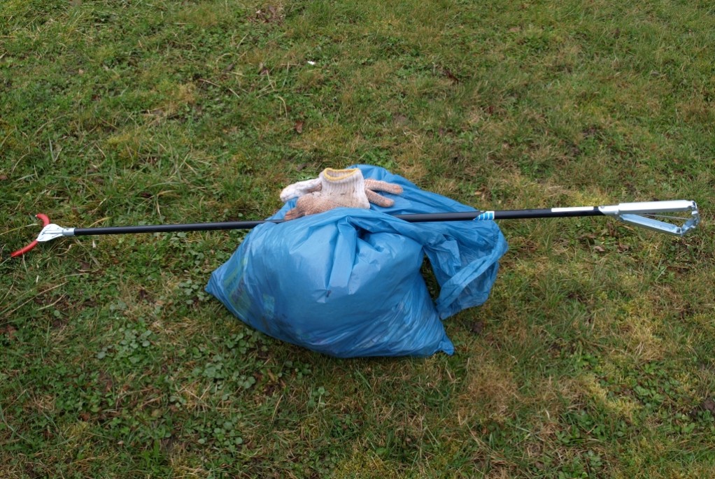 Symbolbild: Gemeinsam für eine saubere Umwelt: Die Sauberhelden treffen sich am 21. März um 10 Uhr am Messplatz in Neckarelz zur nächsten Müllsammelaktion. ©Stadt Mosbach