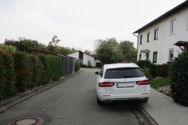 An dieser Stelle darf künftig nicht mehr geparkt werden, da die Mindestbreite für den Gehweg und den Straßenraum nicht eingehalten werden kann (Foto: Stadt Mosbach)