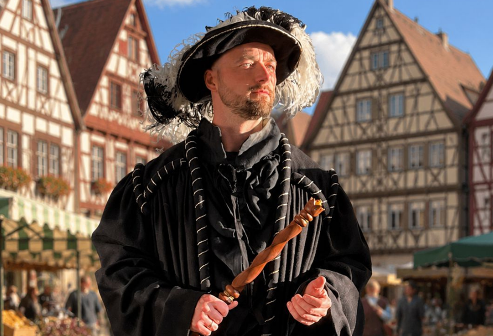 Geschichte wird lebendig: Die Theatergruppe „Lampenfieber“ des VfK Diedesheim lädt am Samstag, 6. Juni, zu einer szenischen Zeitreise durch die Mosbacher Altstadt ein. ©Stadt Mosbach