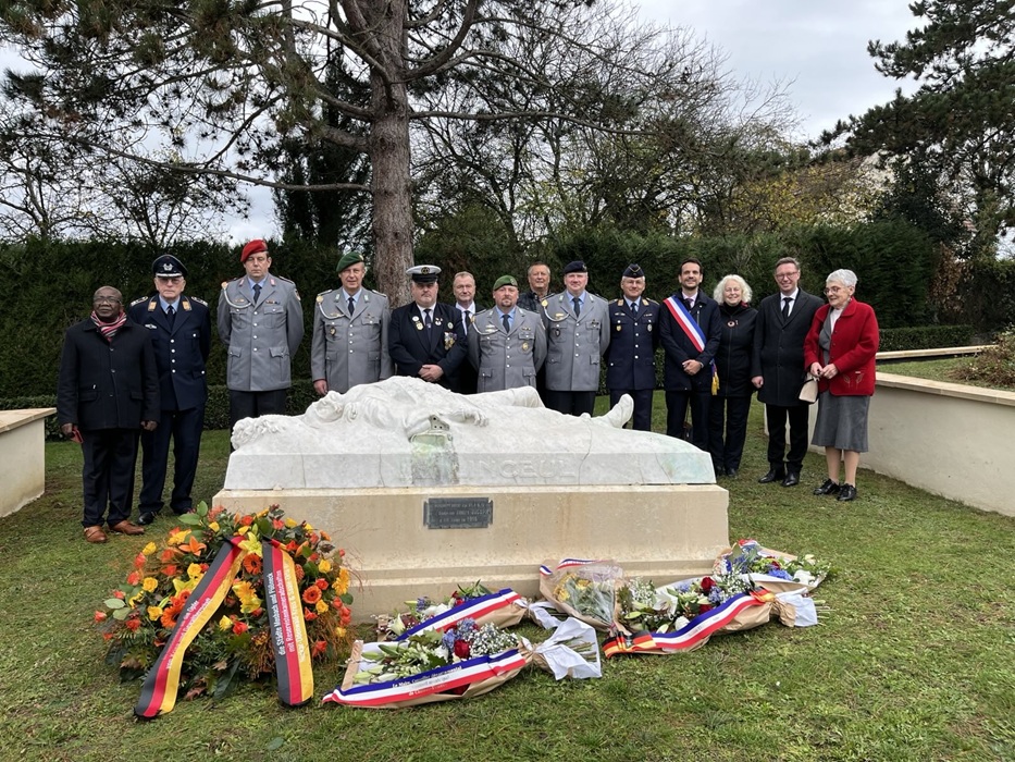 Die Delegationen aus Mosbach und Pößneck folgten der Einladung des Veteranenverbands APAC zur Gedenkfeier. Teilnehmende Reservisten aus der Kreisgruppe Rhein-Neckar-Odenwald waren Hans-Jürgen Krauß, Rudi Joho, Manfred Hummel und Ralph Schulz. ©Stadt Mosbach